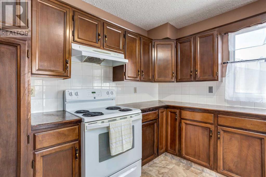 Property at 995 Berkley Drive NW image 3
