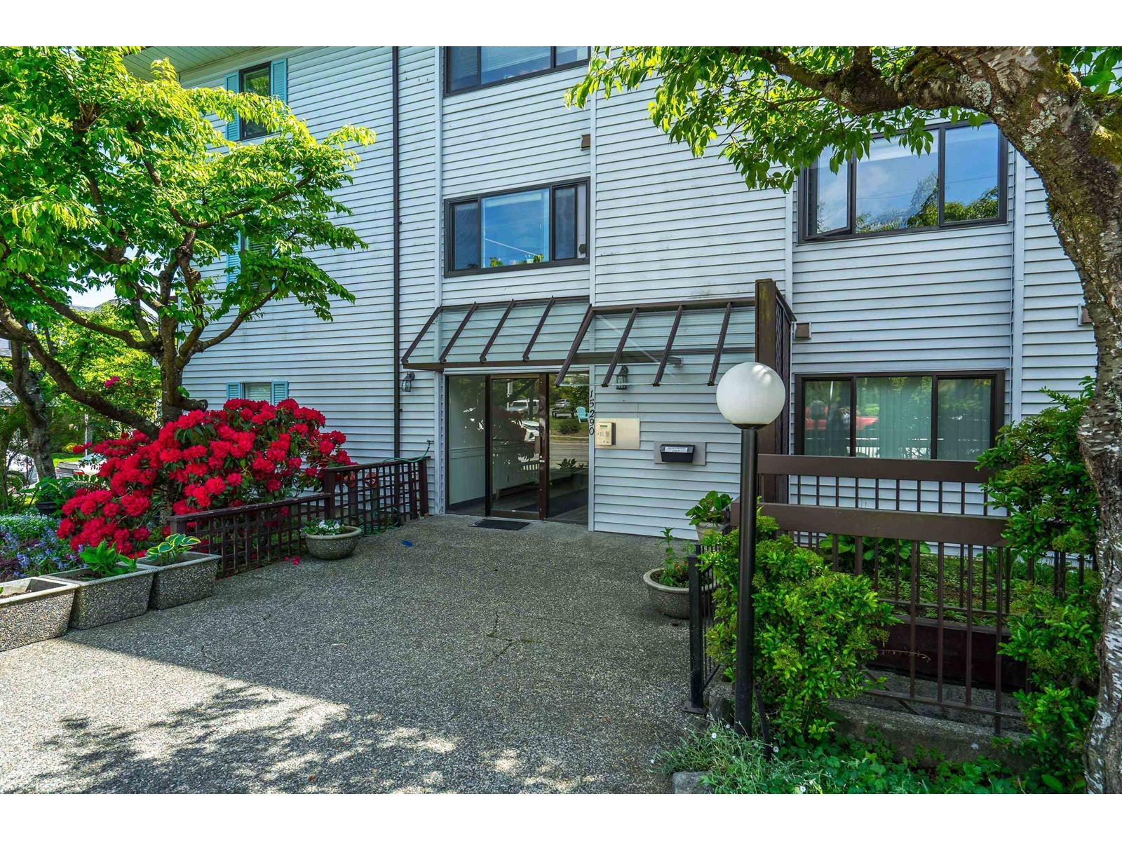 102 15290 Thrift Avenue, White Rock, British Columbia  V4B 2L2 - Photo 3 - R3002253