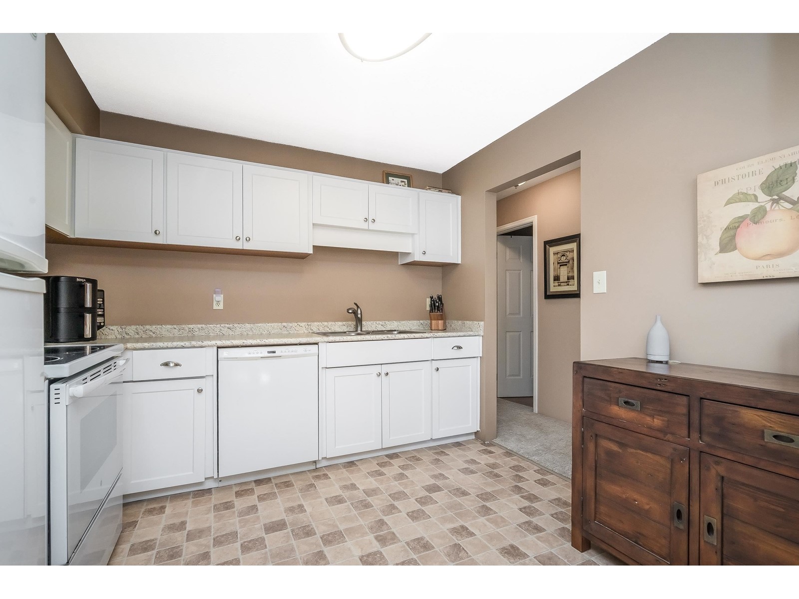 102 15290 Thrift Avenue, White Rock, British Columbia  V4B 2L2 - Photo 8 - R3002253