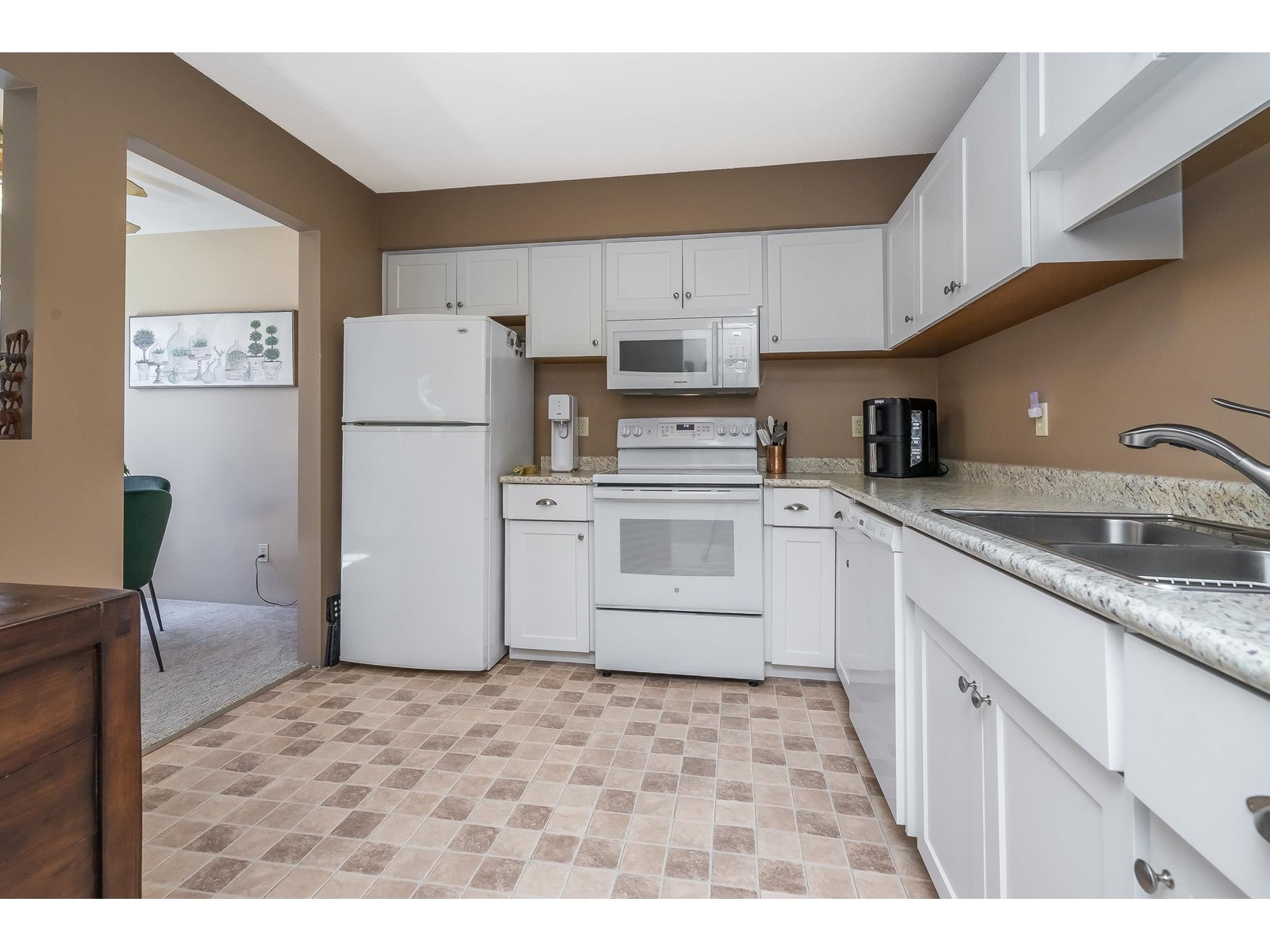 102 15290 Thrift Avenue, White Rock, British Columbia  V4B 2L2 - Photo 6 - R3002253