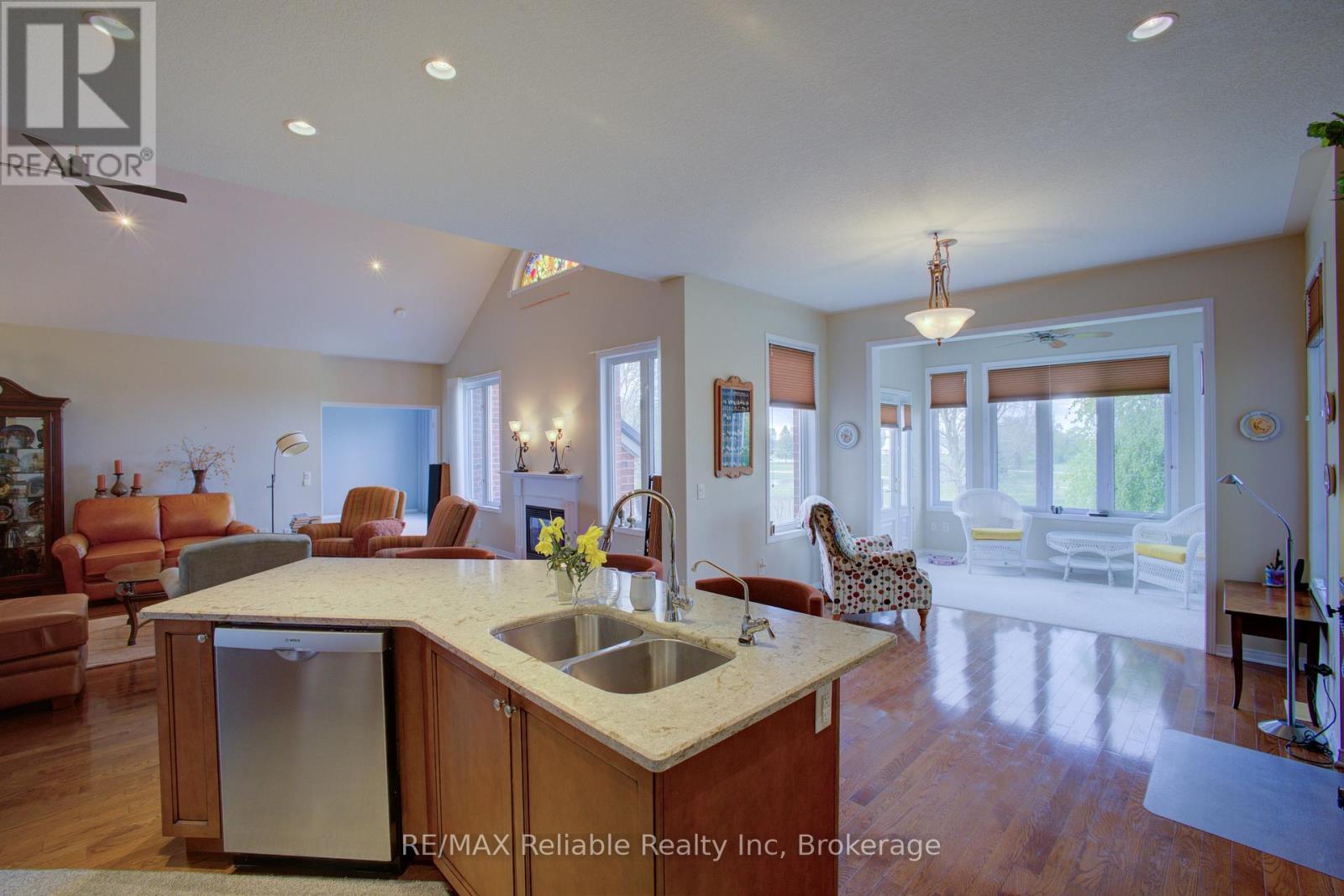 16 Stornoway Crescent, Huron East, Ontario  N0K 1W0 - Photo 14 - X12146832