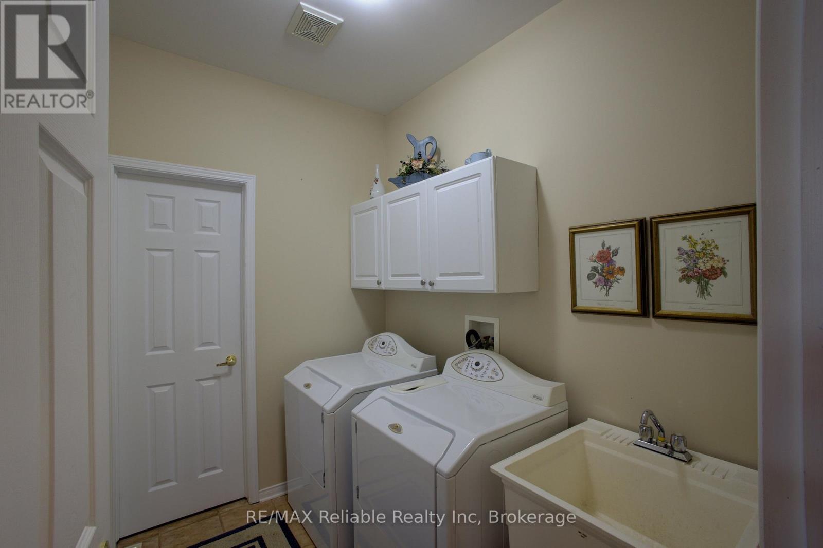 16 Stornoway Crescent, Huron East, Ontario  N0K 1W0 - Photo 22 - X12146832