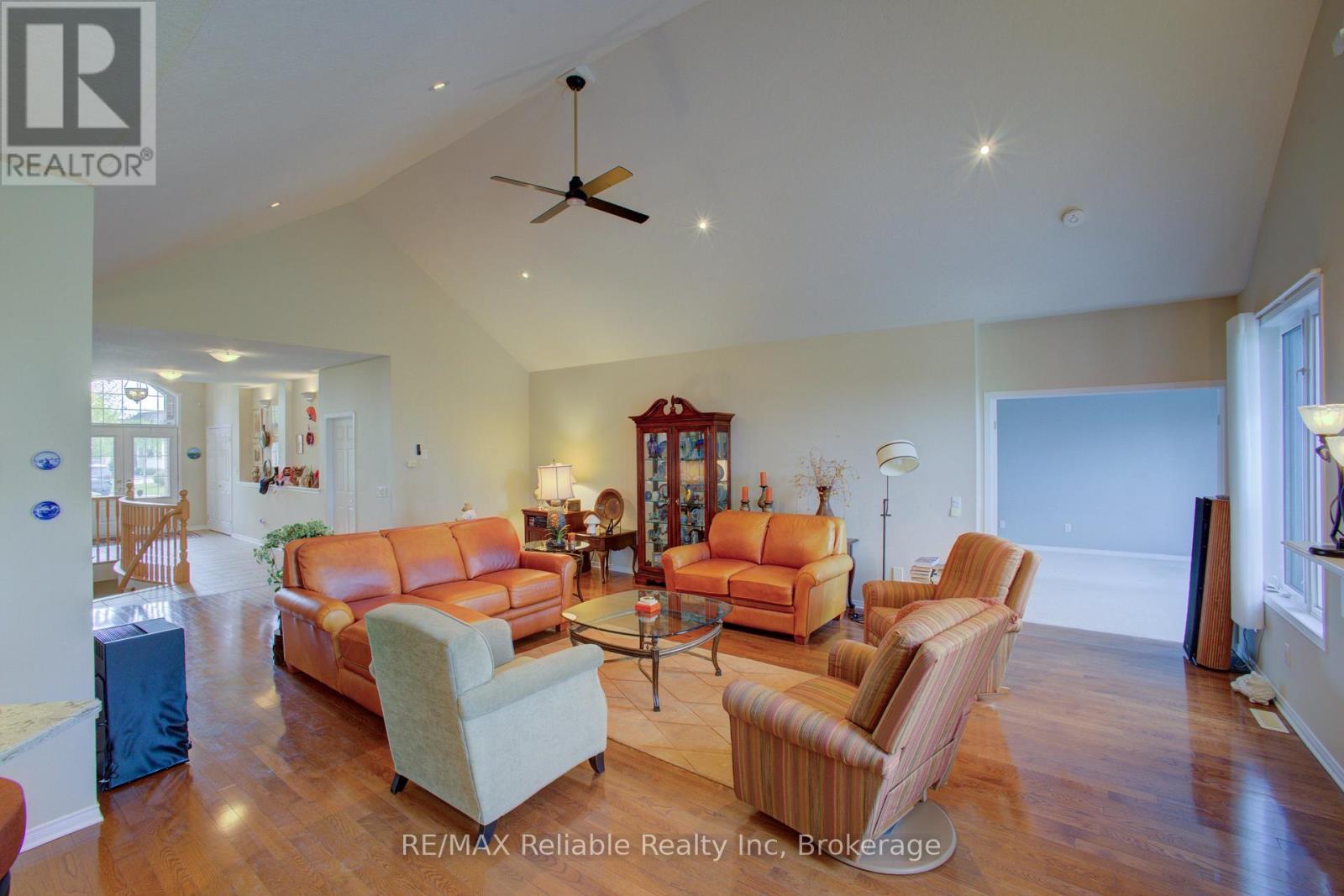 16 Stornoway Crescent, Huron East, Ontario  N0K 1W0 - Photo 6 - X12146832