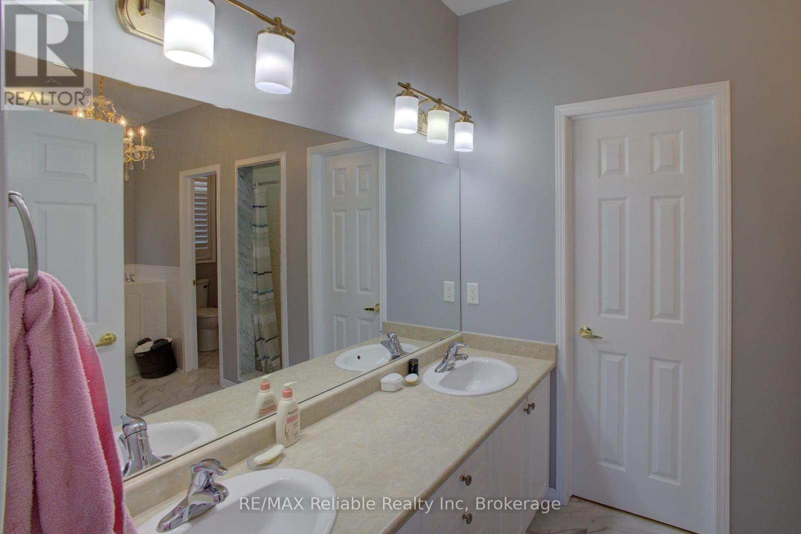 16 Stornoway Crescent, Huron East, Ontario  N0K 1W0 - Photo 9 - X12146832