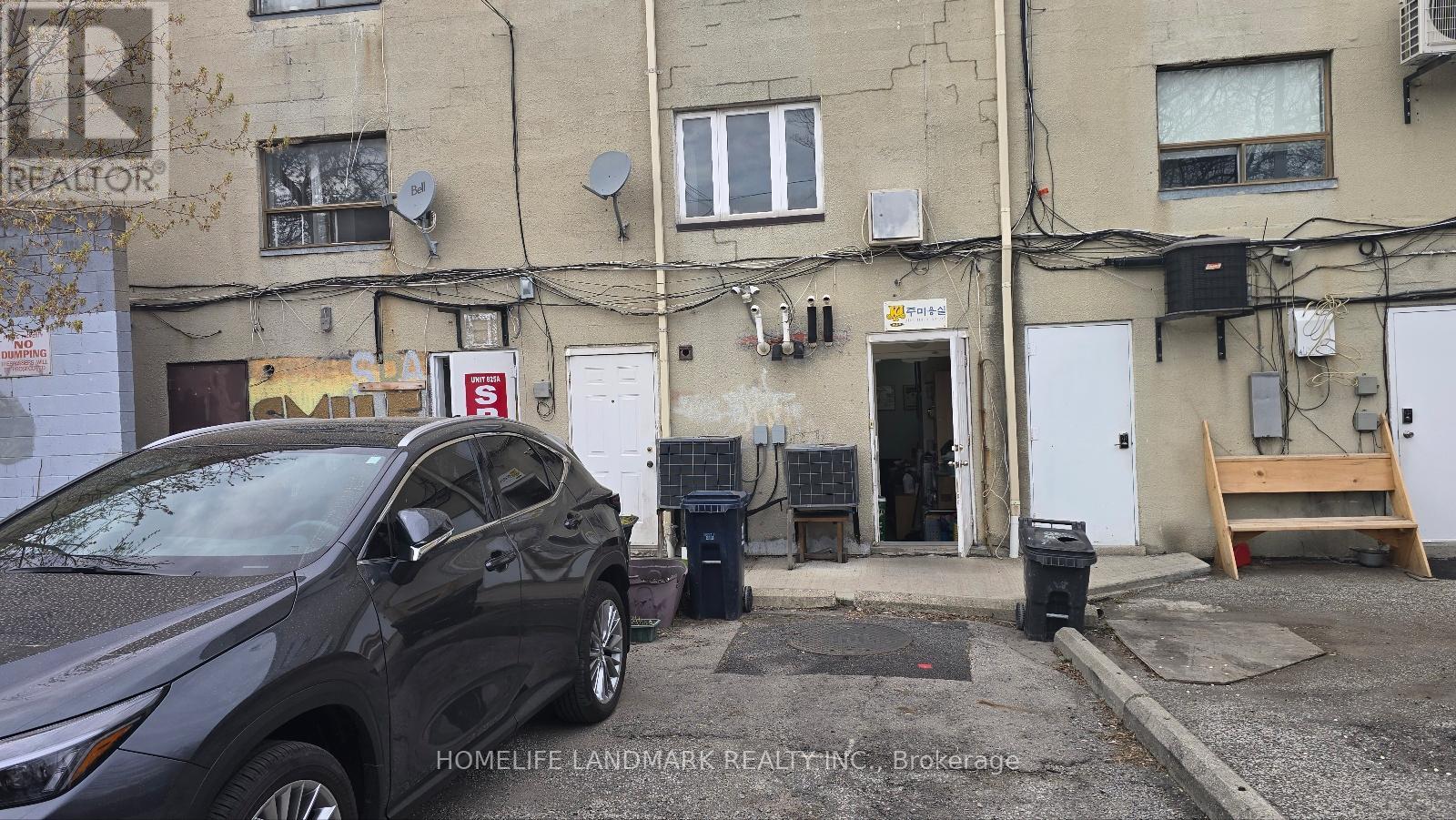 825 Bloor Street W, Toronto, Ontario  M6G 1M1 - Photo 3 - C12147651