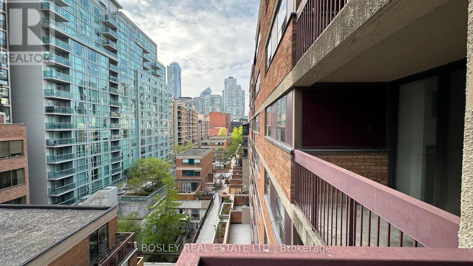 720 - 89 Mccaul Street, Toronto, Ontario  M5T 2X3 - Photo 8 - C12147663