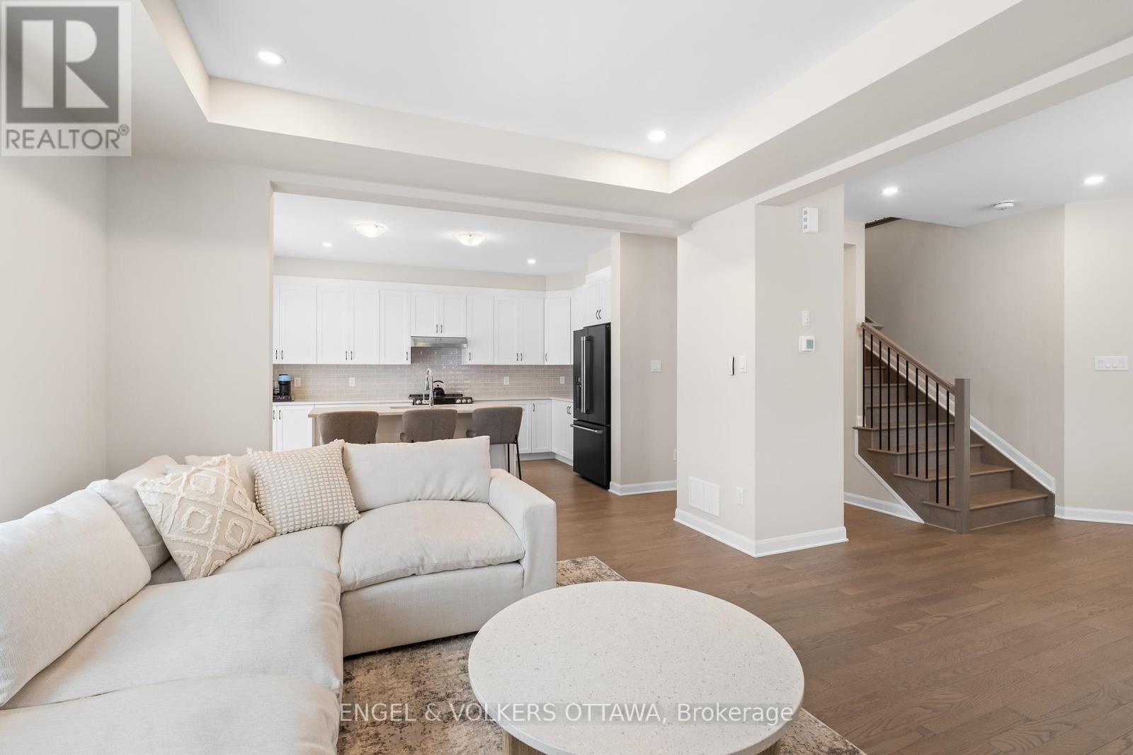 2053 Wanderer Avenue, Ottawa, Ontario  K4M 0X1 - Photo 9 - X12081015