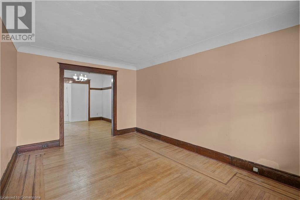 215 London Street S, Hamilton, Ontario  L8K 2H1 - Photo 9 - 40724264