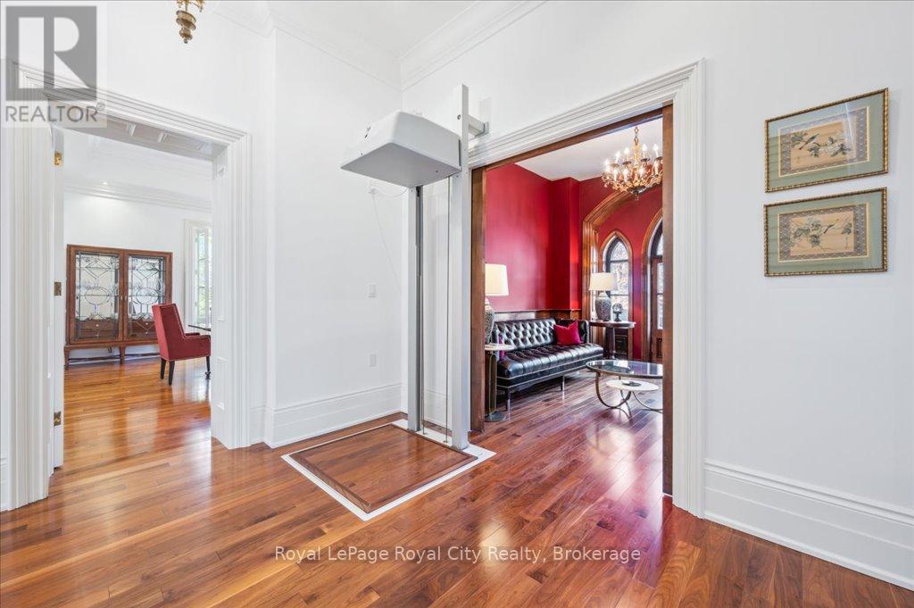 15 - 25 Manor Park Crescent, Guelph (Dovercliffe Park/old University), Ontario  N1G 1A2 - Photo 18 - X12147768