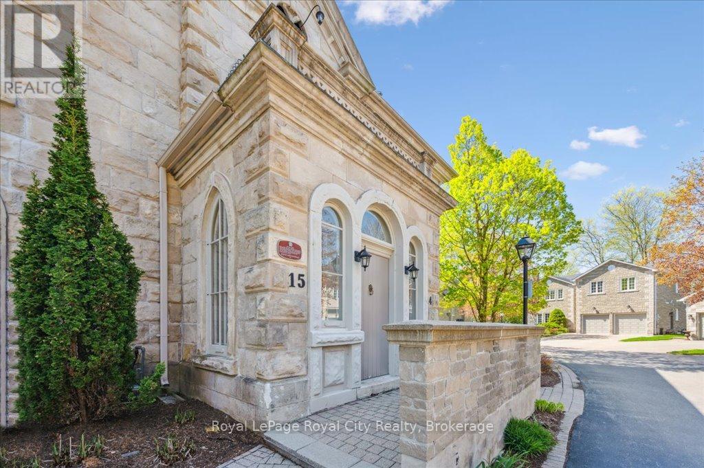15 - 25 Manor Park Crescent, Guelph (Dovercliffe Park/old University), Ontario  N1G 1A2 - Photo 2 - X12147768