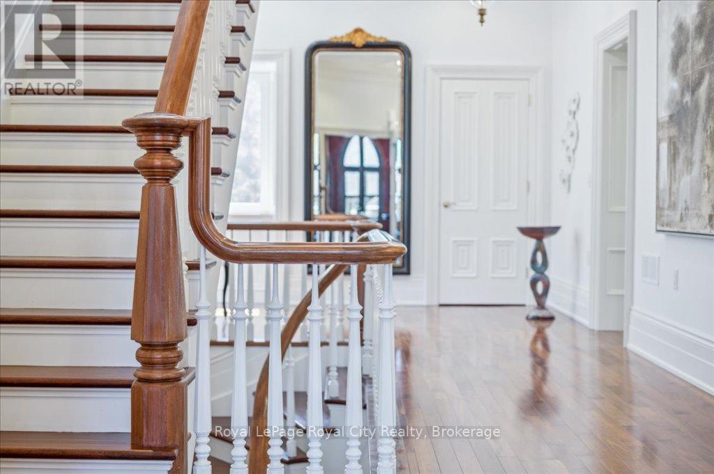15 - 25 Manor Park Crescent, Guelph (Dovercliffe Park/old University), Ontario  N1G 1A2 - Photo 3 - X12147768