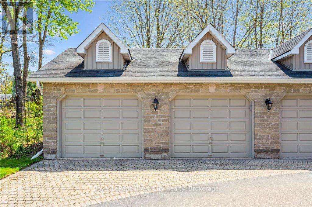 15 - 25 Manor Park Crescent, Guelph (Dovercliffe Park/old University), Ontario  N1G 1A2 - Photo 44 - X12147768