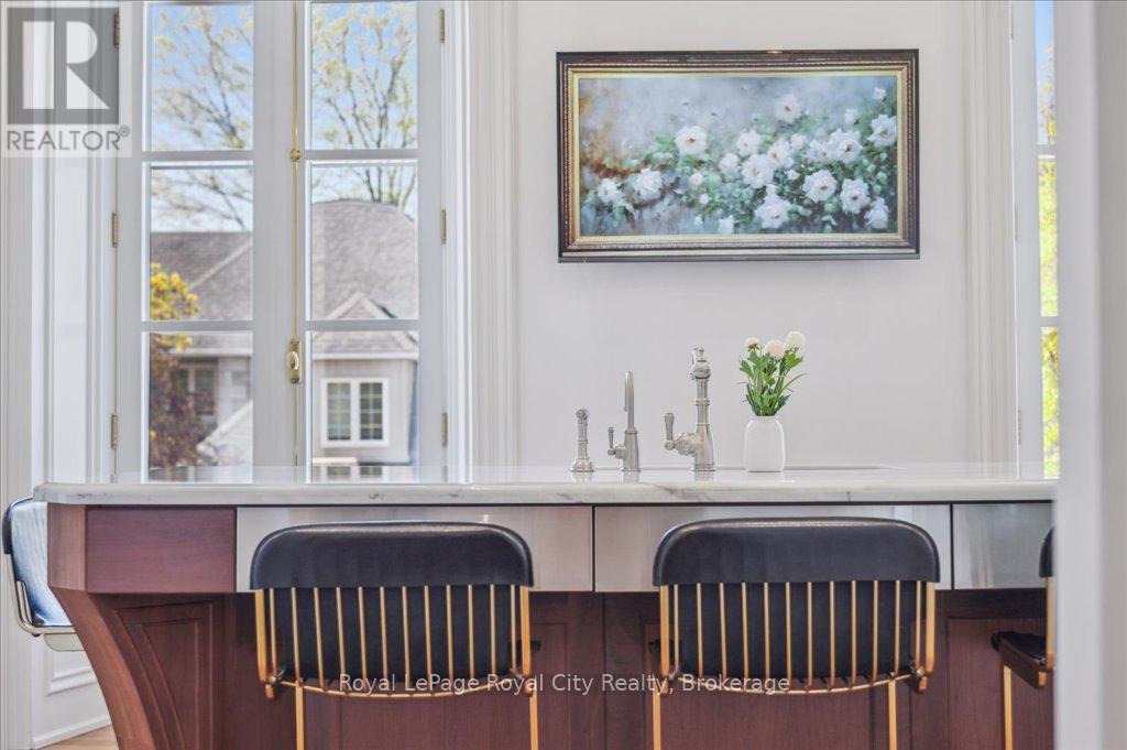 15 - 25 Manor Park Crescent, Guelph (Dovercliffe Park/old University), Ontario  N1G 1A2 - Photo 5 - X12147768