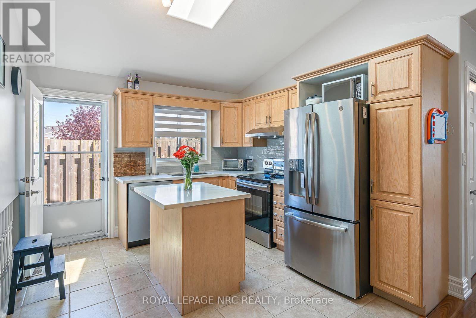 7707 Cortina Crescent, Niagara Falls, Ontario  L2H 3B4 - Photo 10 - X12147723