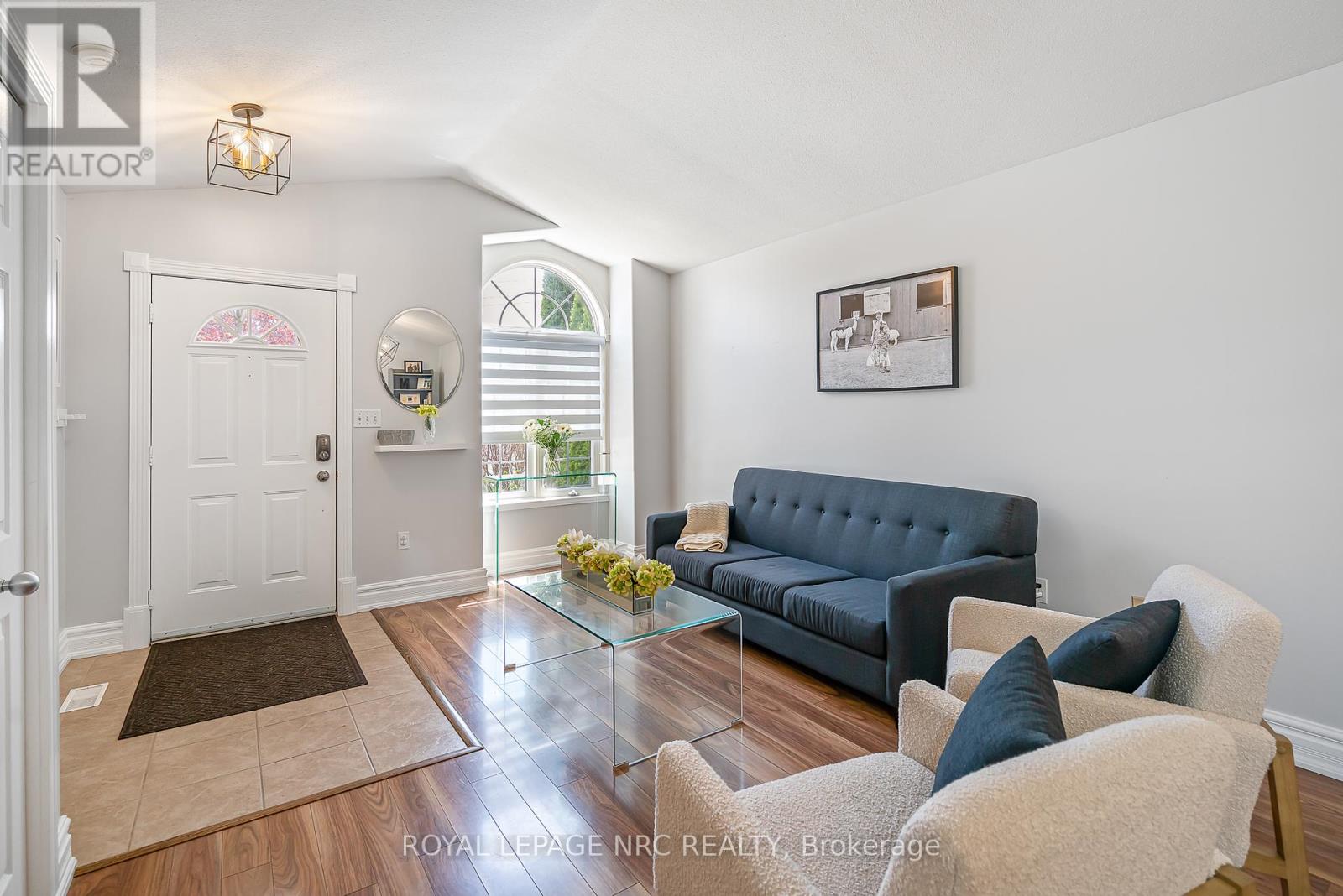 7707 Cortina Crescent, Niagara Falls, Ontario  L2H 3B4 - Photo 4 - X12147723
