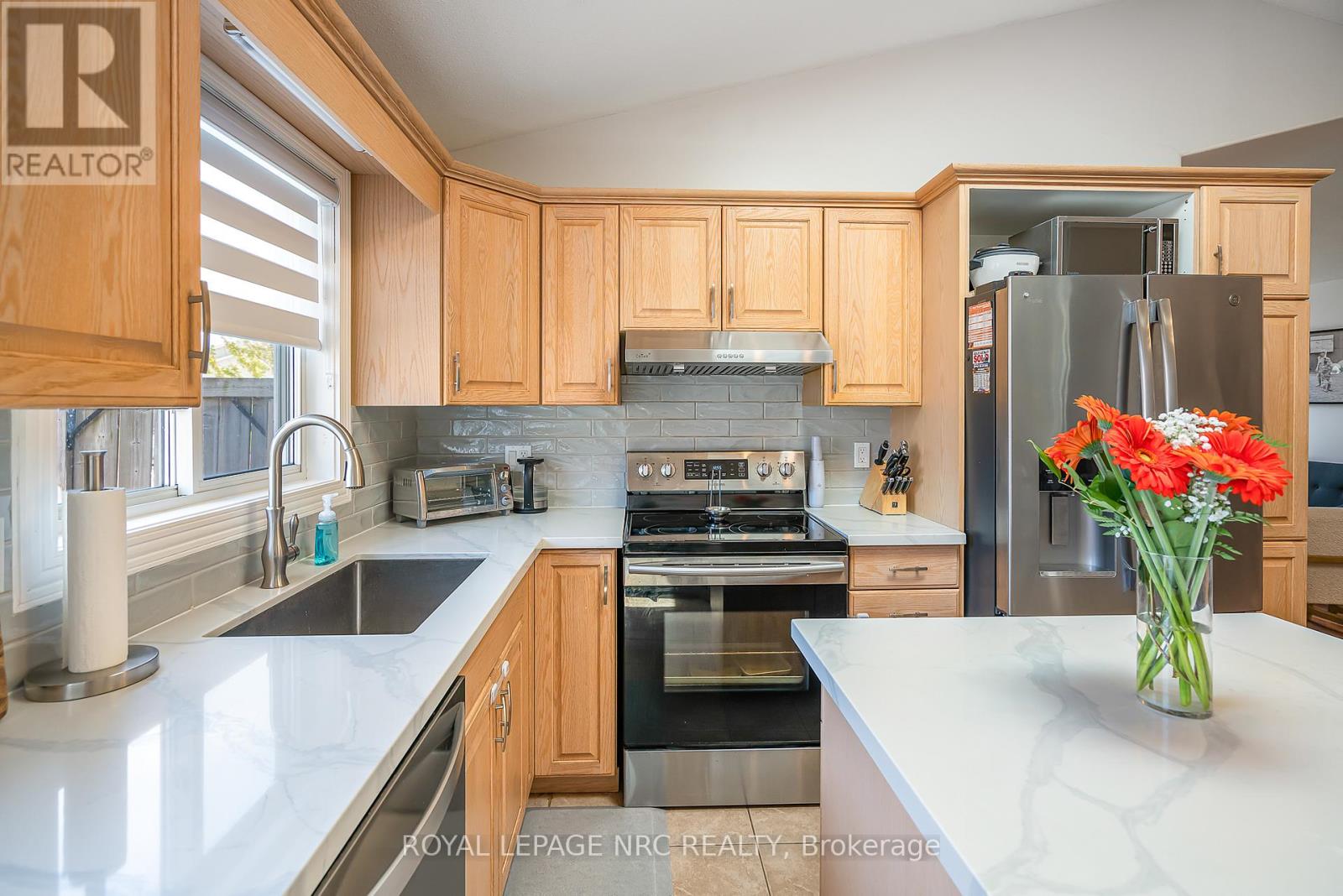 7707 Cortina Crescent, Niagara Falls, Ontario  L2H 3B4 - Photo 8 - X12147723