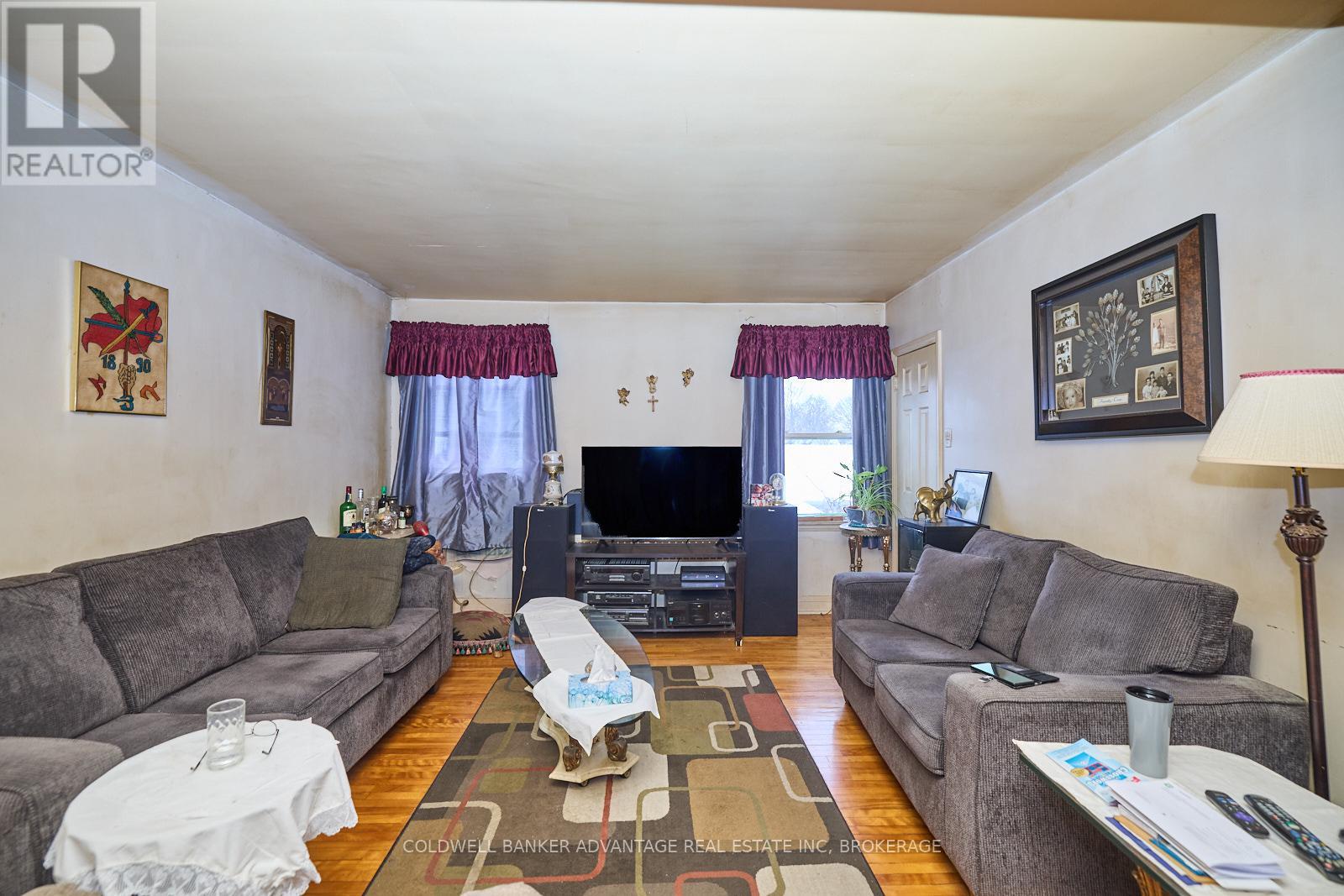 Property at 175 PLEASANT AVENUE E image 5