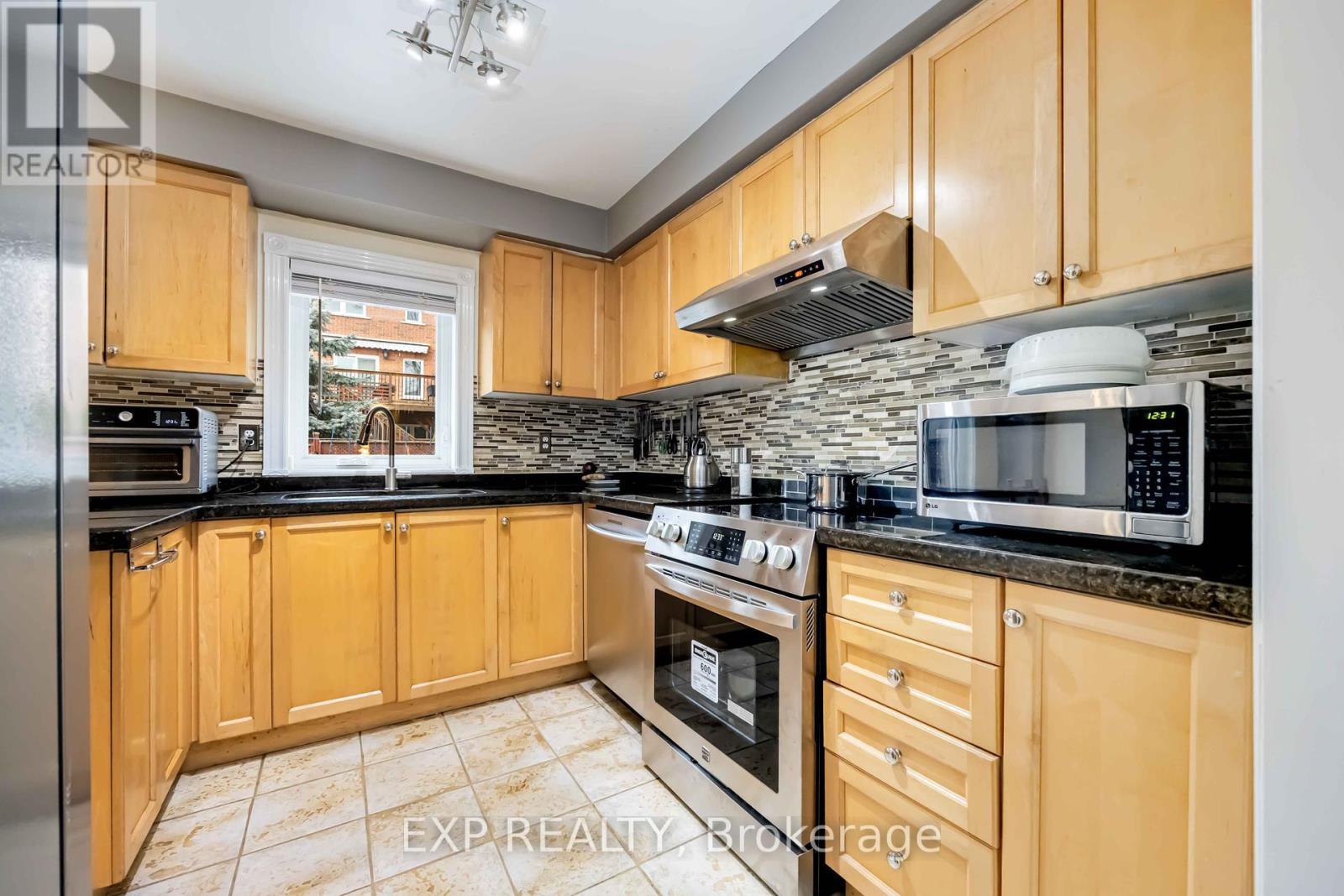 123 Sassafras Circle, Vaughan (Patterson), Ontario  L4J 8M9 - Photo 13 - N12147629