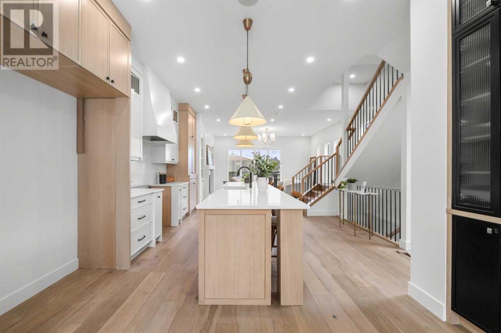 Property at 2106 29 Avenue SW image 4