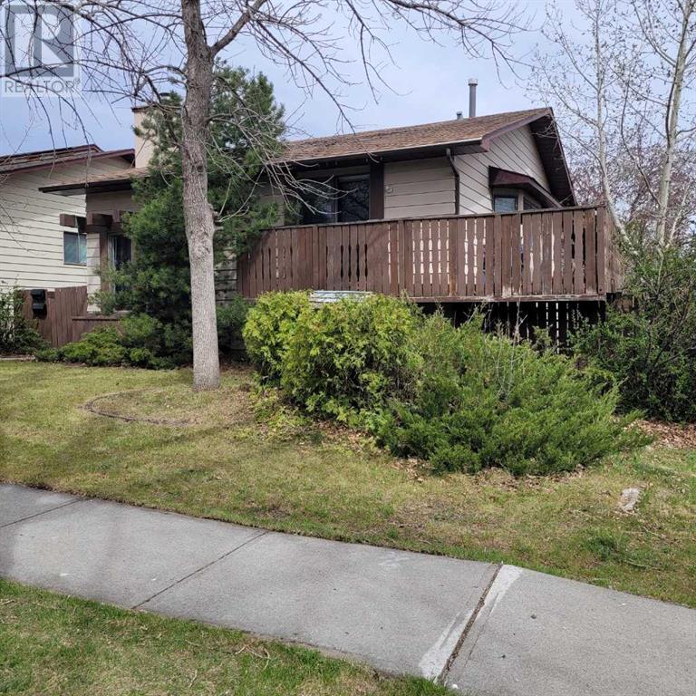 936 Berkley Drive Nw, Calgary, Alberta  T3K 1A2 - Photo 2 - A2219233