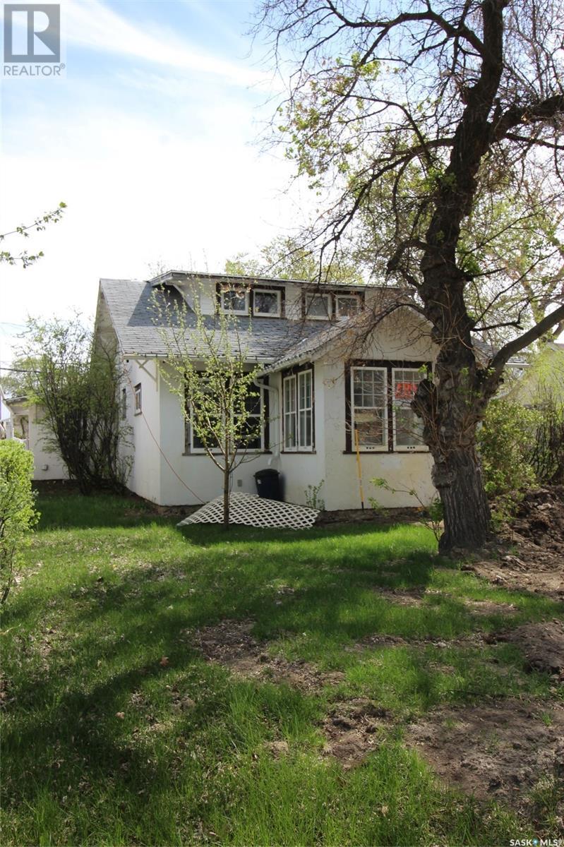 512 1st Street W, Shaunavon, Saskatchewan  S0N 2M0 - Photo 1 - SK005732