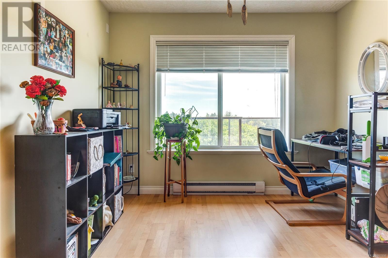 Property at 2562 Crystalview Dr image 4