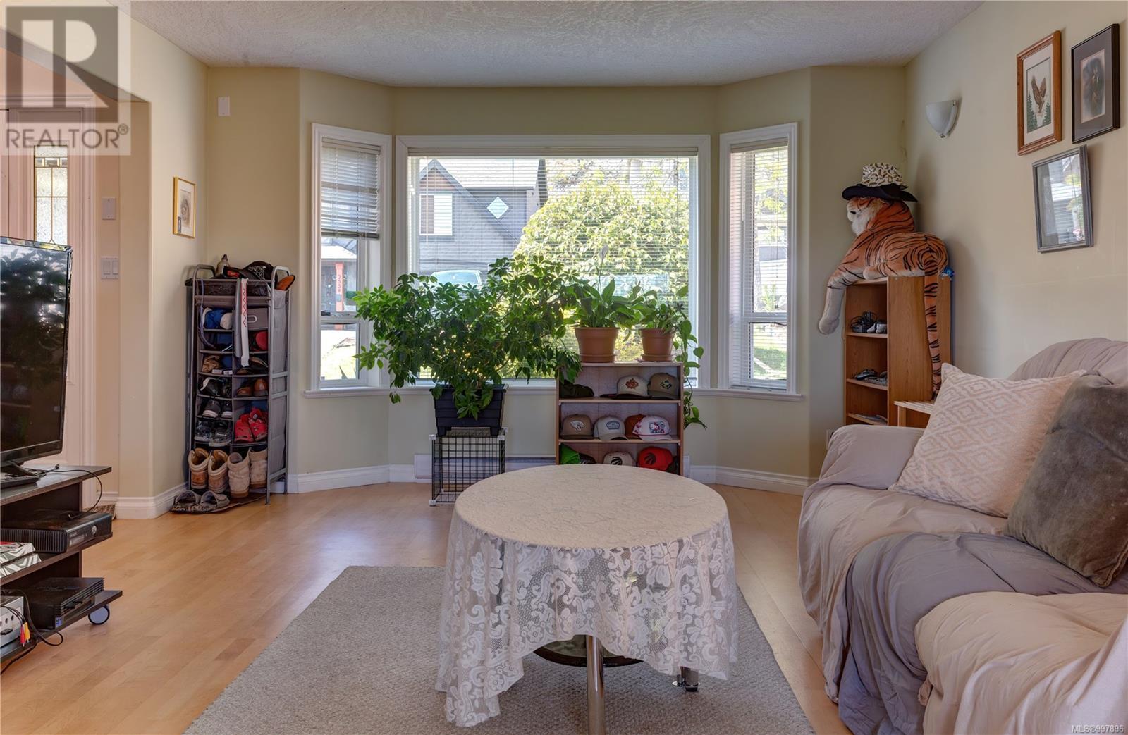 Property at 2562 Crystalview Dr image 5