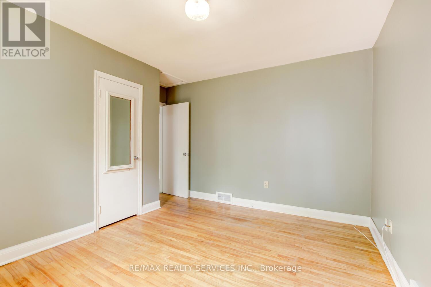 29 Woodward Avenue, Brampton, Ontario  L6V 1K2 - Photo 14 - W12147624