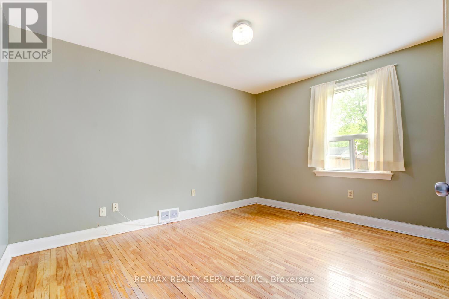 29 Woodward Avenue, Brampton, Ontario  L6V 1K2 - Photo 16 - W12147624