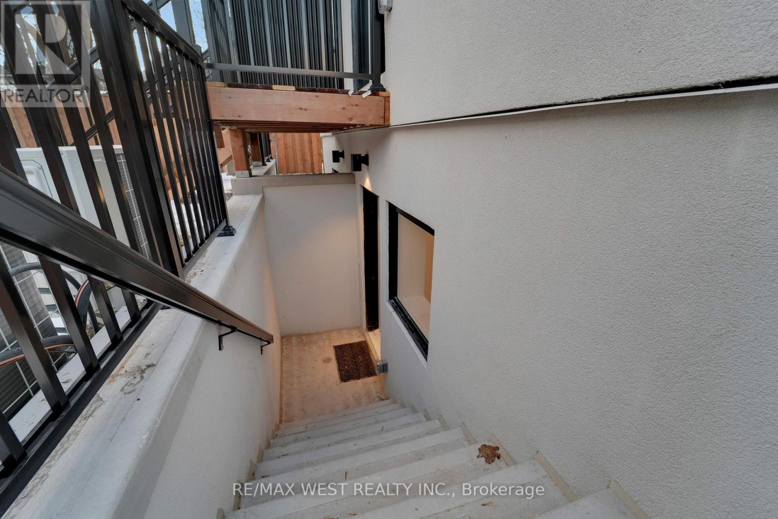 519 St Johns Road, Toronto, Ontario  M6S 2L7 - Photo 37 - W12147666