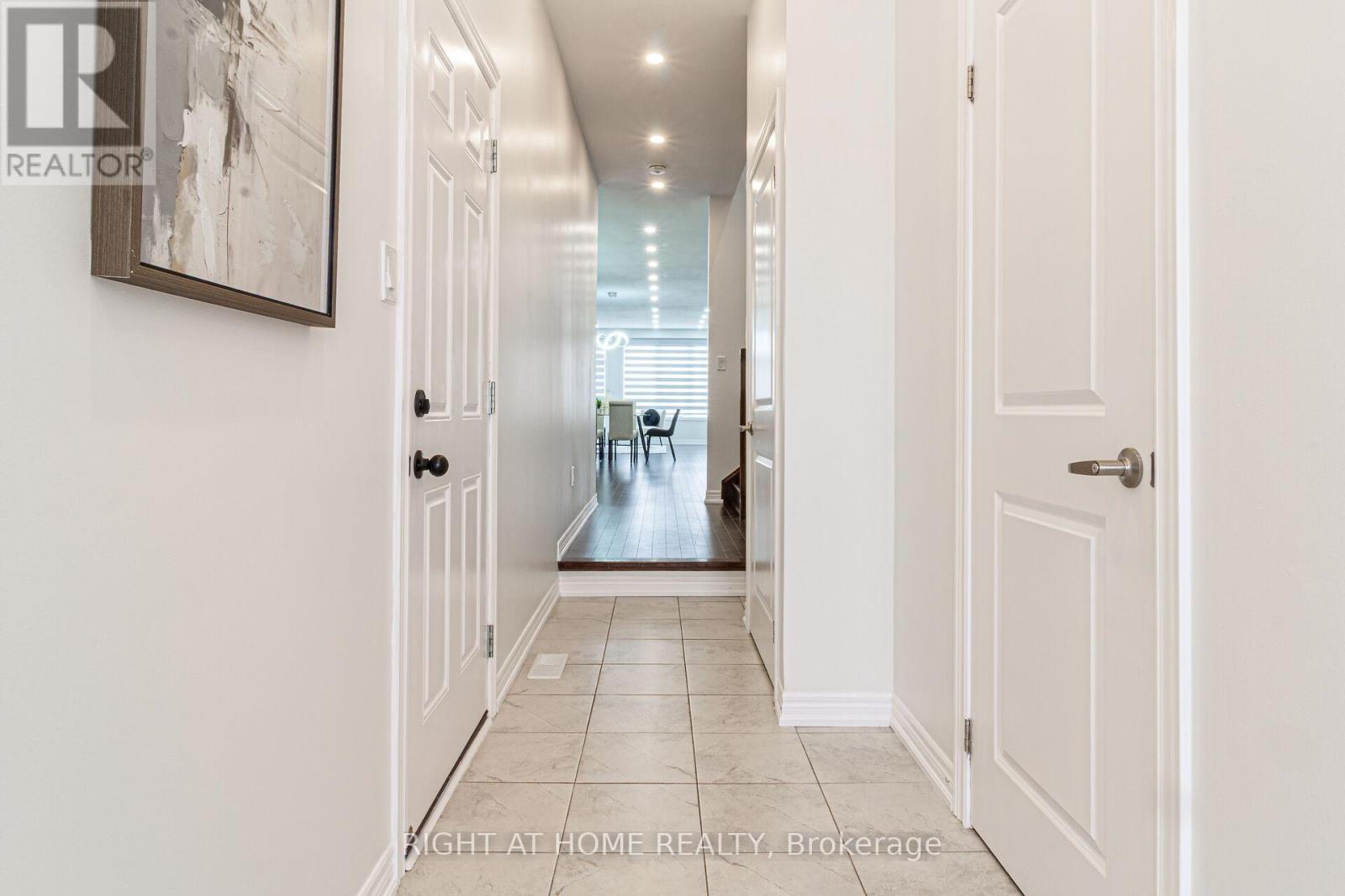 1406 Farmstead Drive, Milton, Ontario  L9E 1K4 - Photo 4 - W12147681