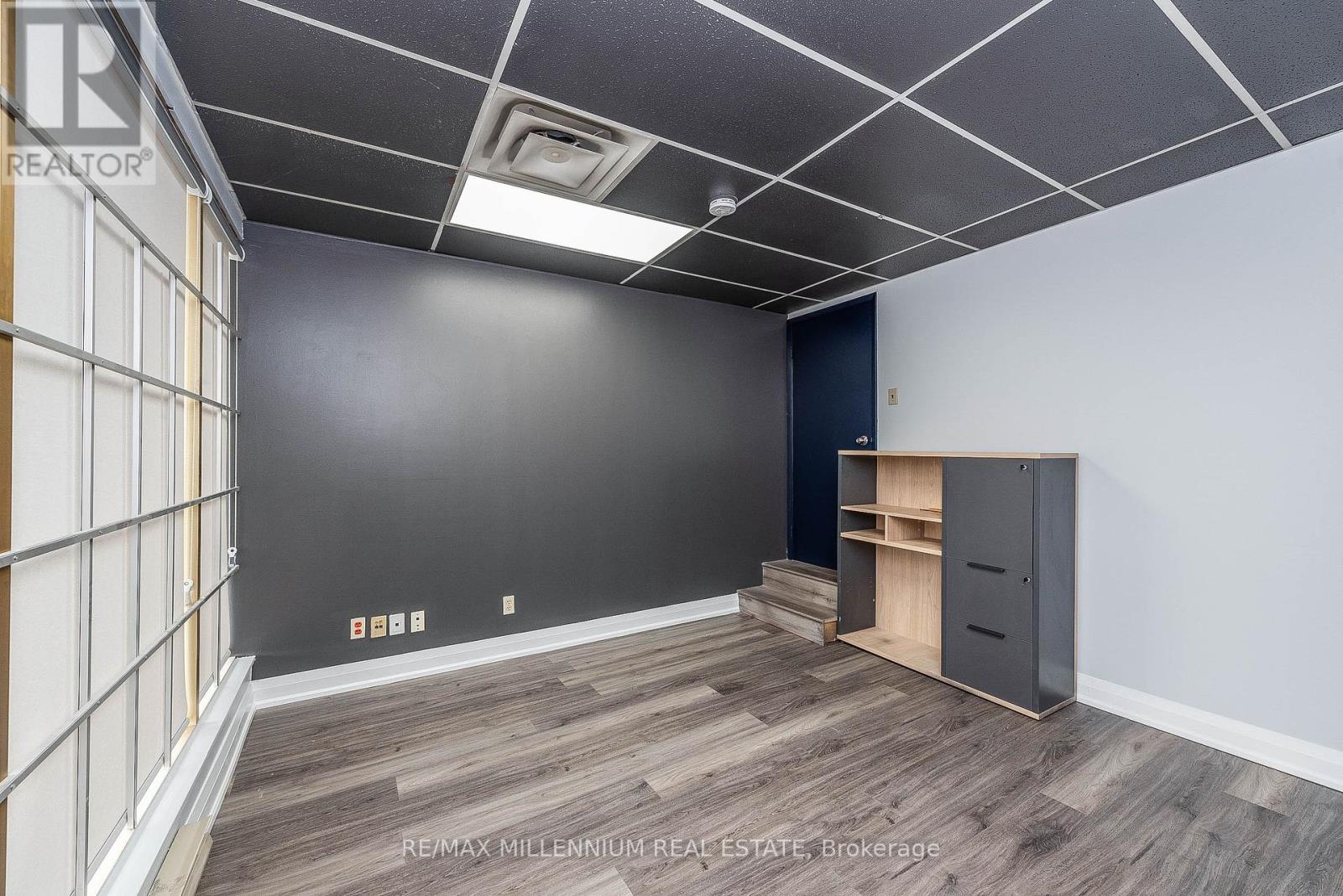 102 - 1300 Steeles Avenue, Brampton, Ontario  L6T 1A2 - Photo 8 - W12147720