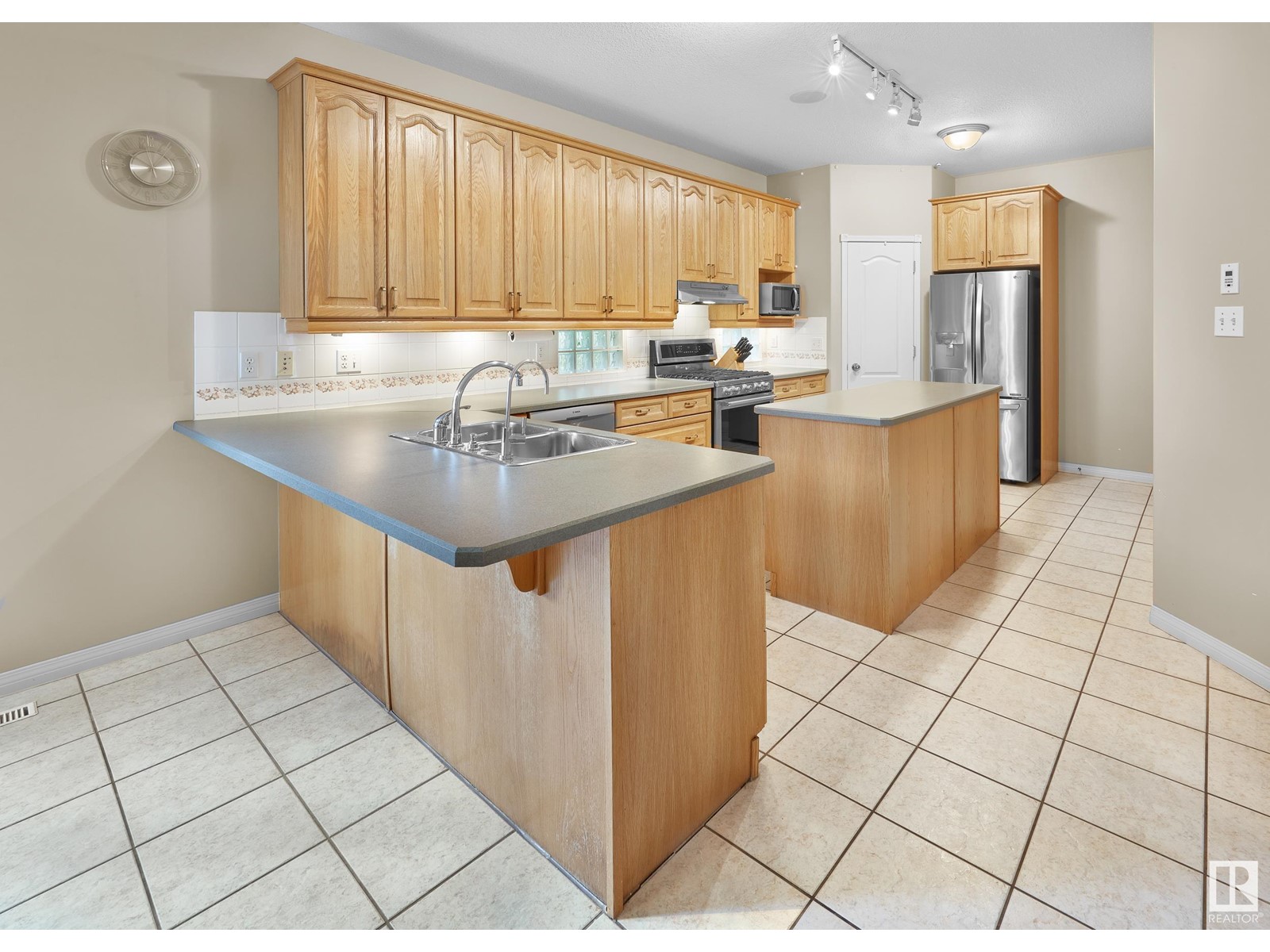 8709 102 Av Nw, Edmonton, Alberta  T5H 0C9 - Photo 4 - E4436333