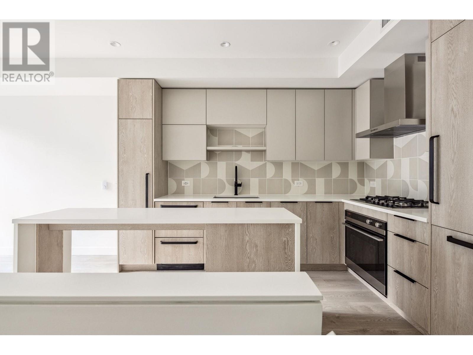 212 322 E 15TH AVENUE, Vancouver, British Columbia