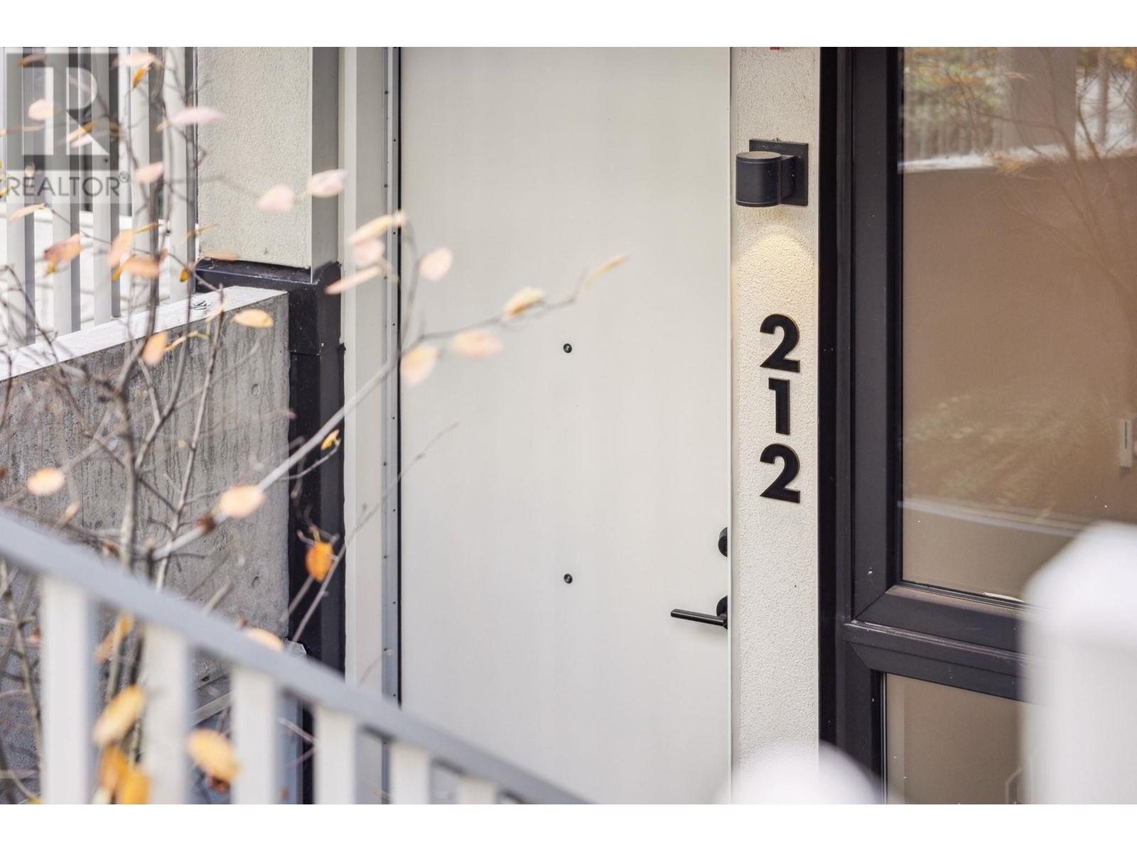 212 322 E 15th Avenue, Vancouver, British Columbia  V5T 0K5 - Photo 2 - R3002270