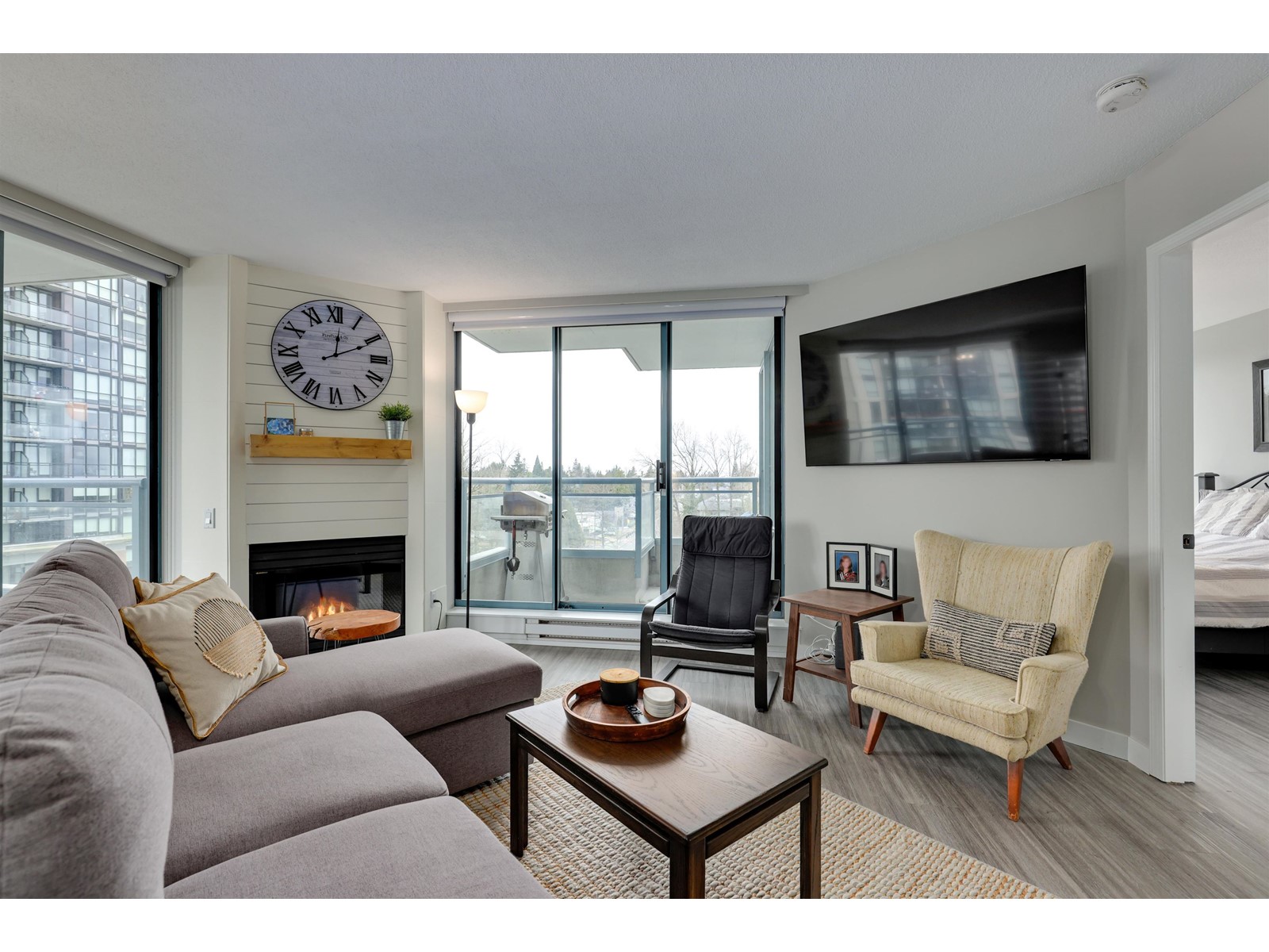 603 13383 108 Avenue, Surrey, British Columbia  V3T 5T6 - Photo 2 - R3002690