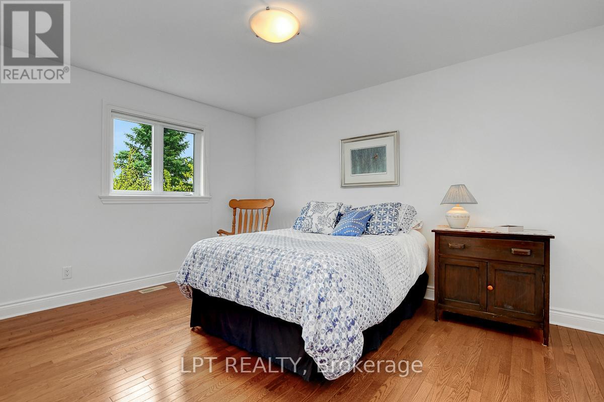 10a Ashburn Drive, Ottawa, Ontario  K2E 6N3 - Photo 34 - X12147894