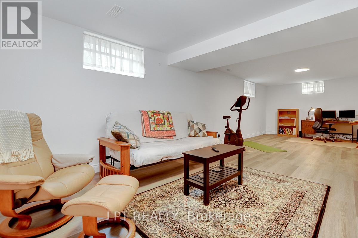 10a Ashburn Drive, Ottawa, Ontario  K2E 6N3 - Photo 42 - X12147894