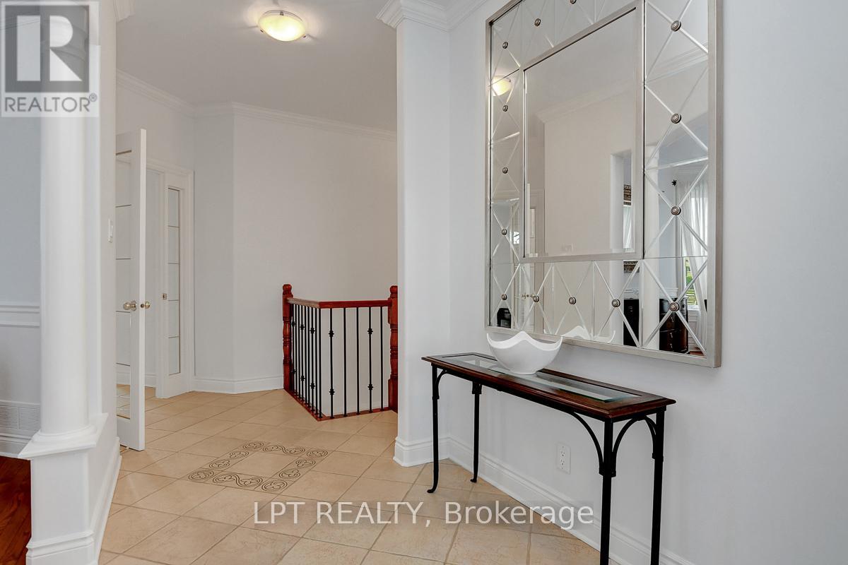10a Ashburn Drive, Ottawa, Ontario  K2E 6N3 - Photo 6 - X12147894
