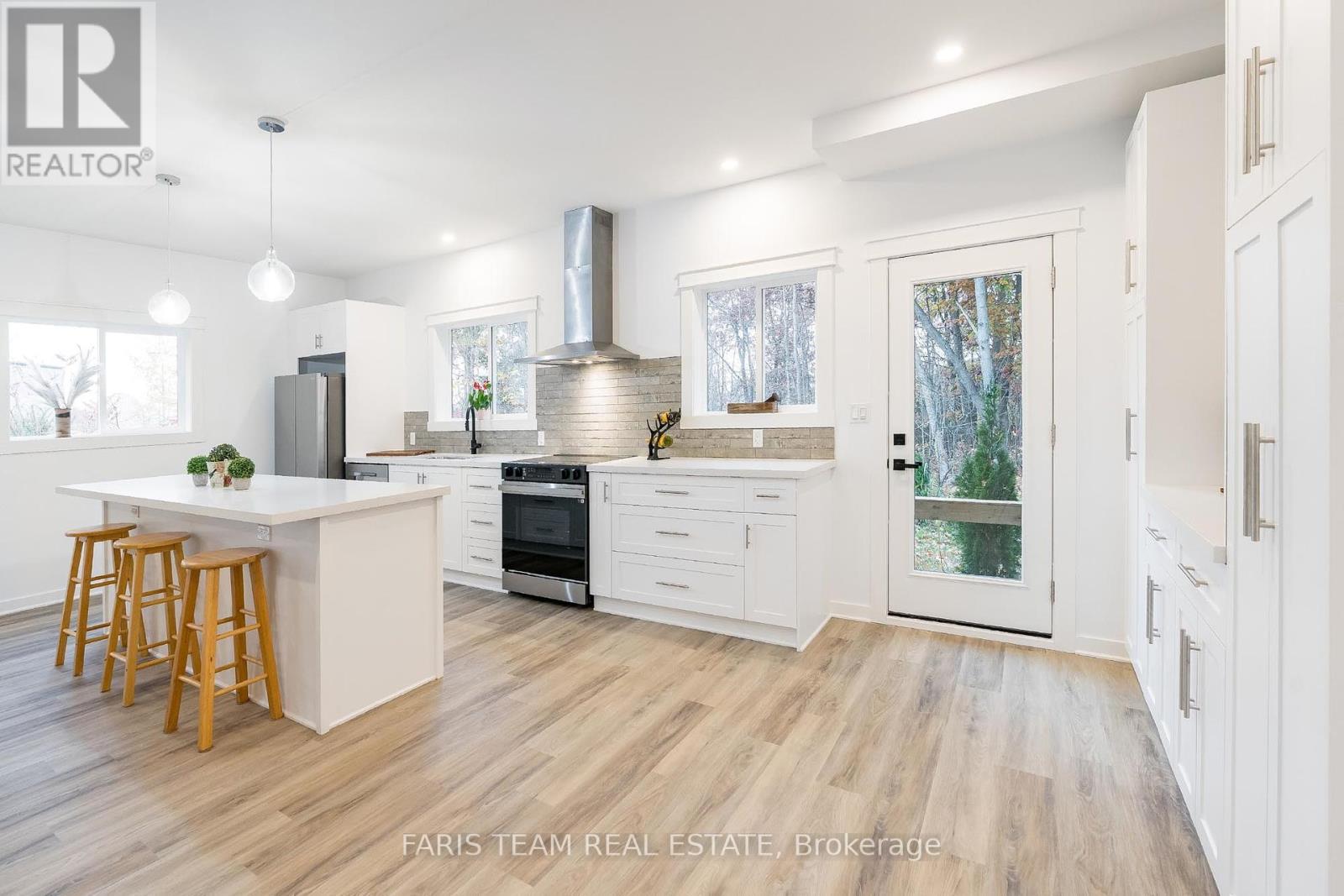 Property at 40 PORT SEVERN ROAD N image 5