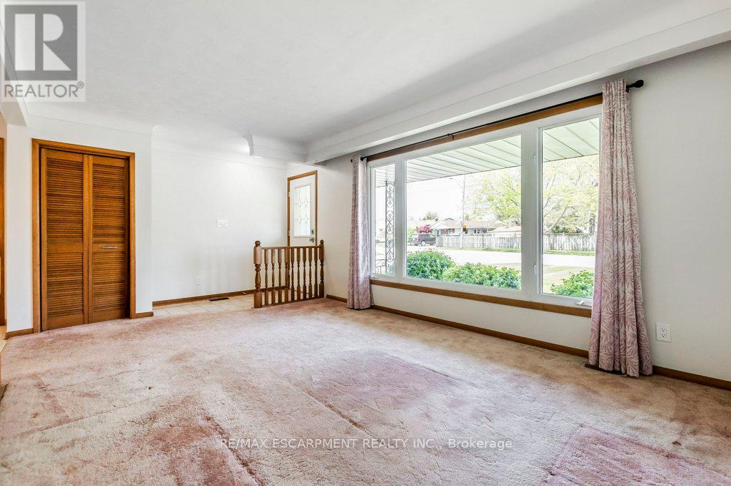 30 Terrace Avenue, Welland (Broadway), Ontario  L3C 2C4 - Photo 10 - X12147650