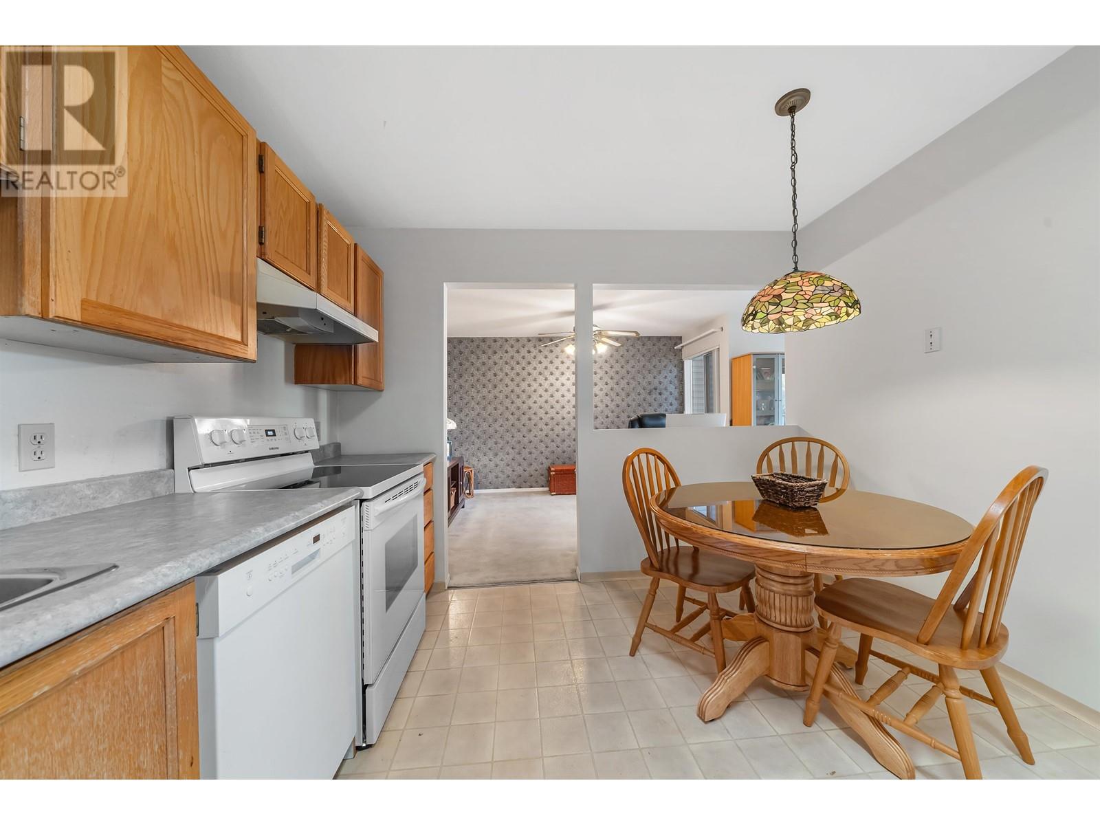 202 22222 119 Avenue, Maple Ridge, British Columbia  V2X 2Y9 - Photo 4 - R3002675