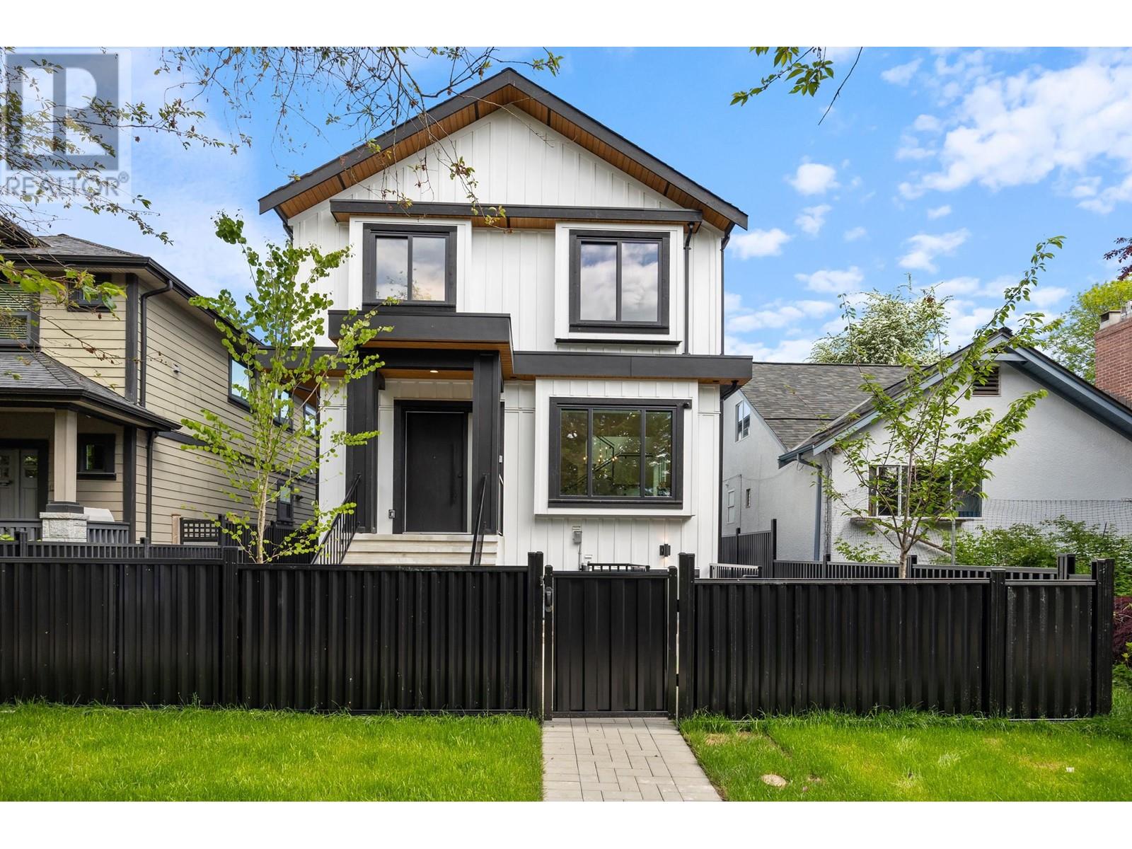 1 & 2 2183 CHARLES STREET, vancouver, British Columbia