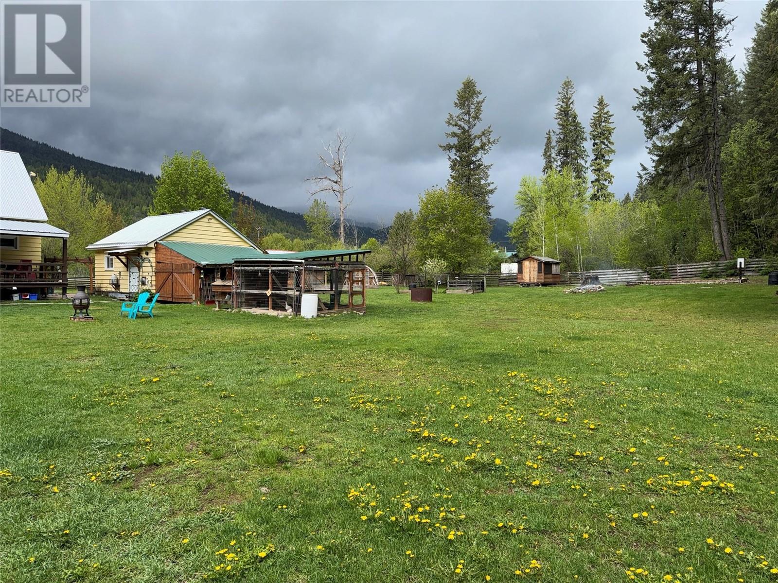 60 Highway 22, Rossland, BC V0G1Y0