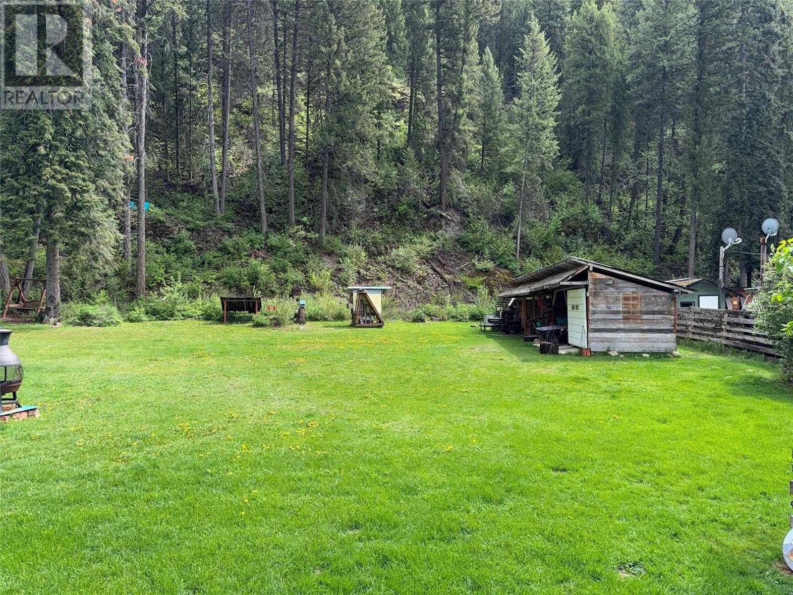 60 Highway 22, Rossland, BC V0G1Y0