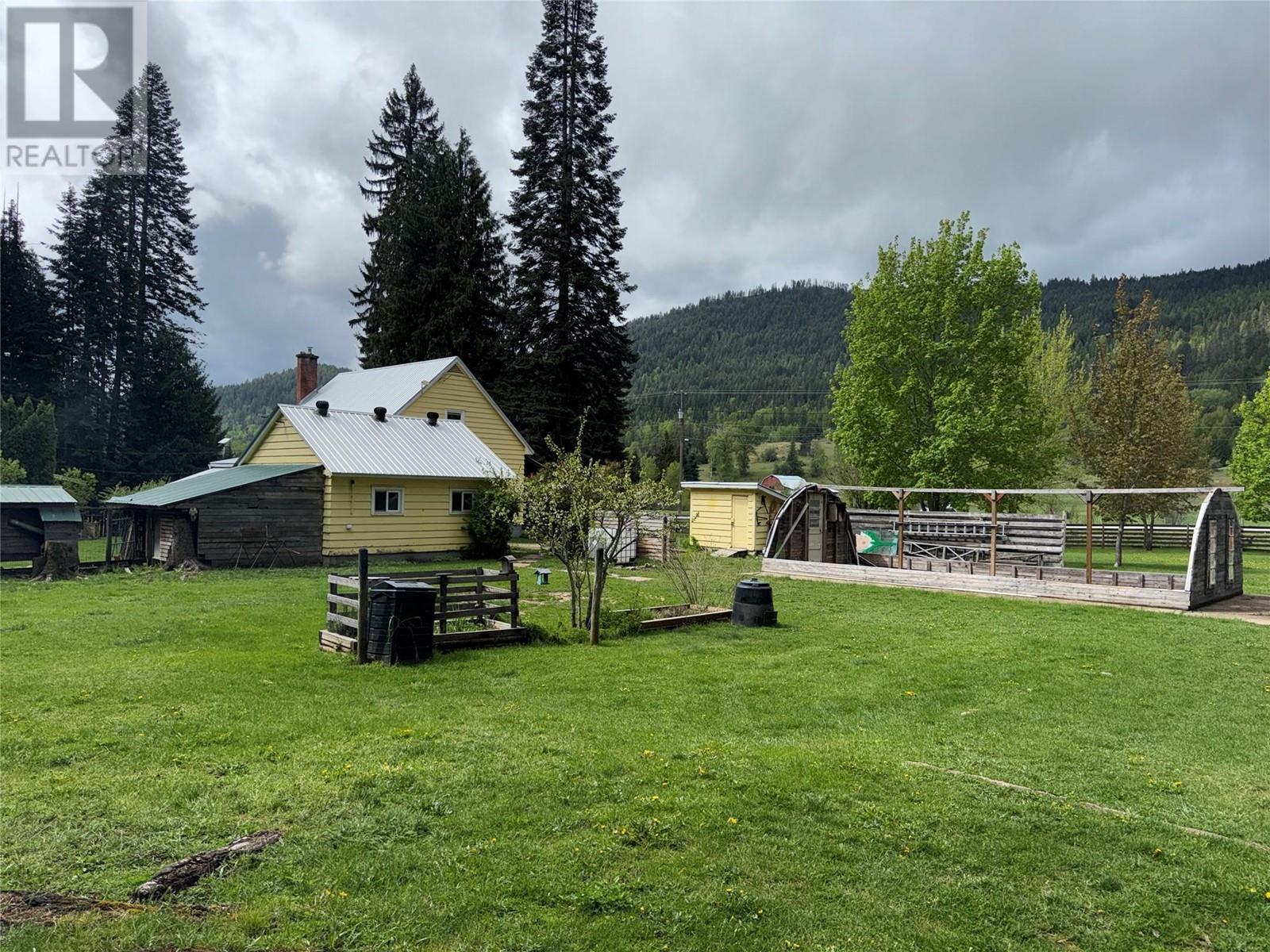 60 Highway 22, Rossland, BC V0G1Y0