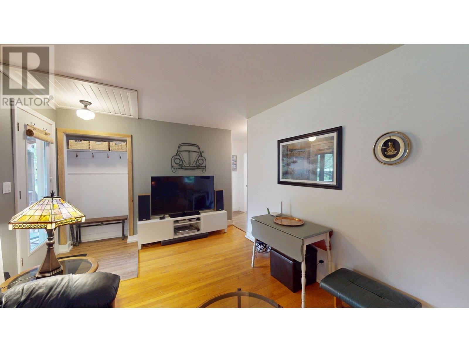 60 Highway 22, Rossland, BC V0G1Y0