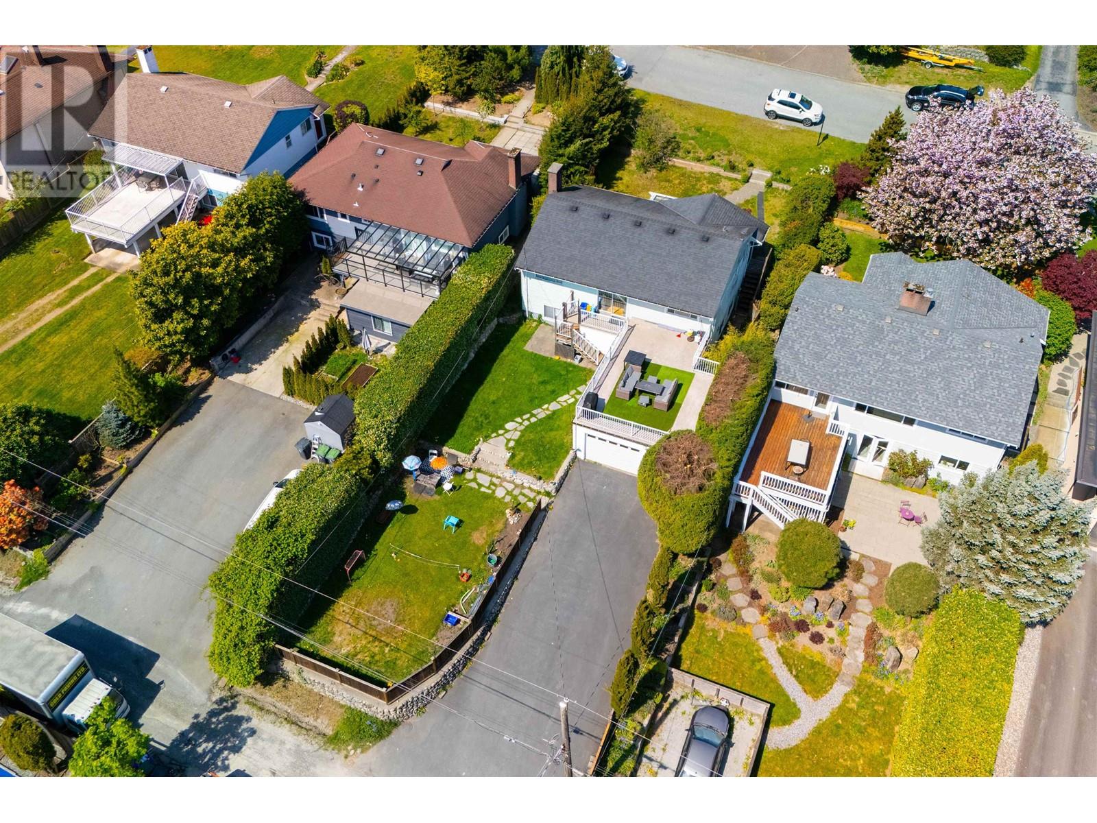 Property at 1059 CALVERHALL STREET image 3