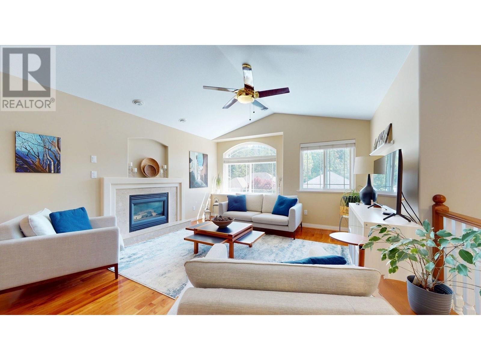 Property at 1022 REGENCY PLACE image 3