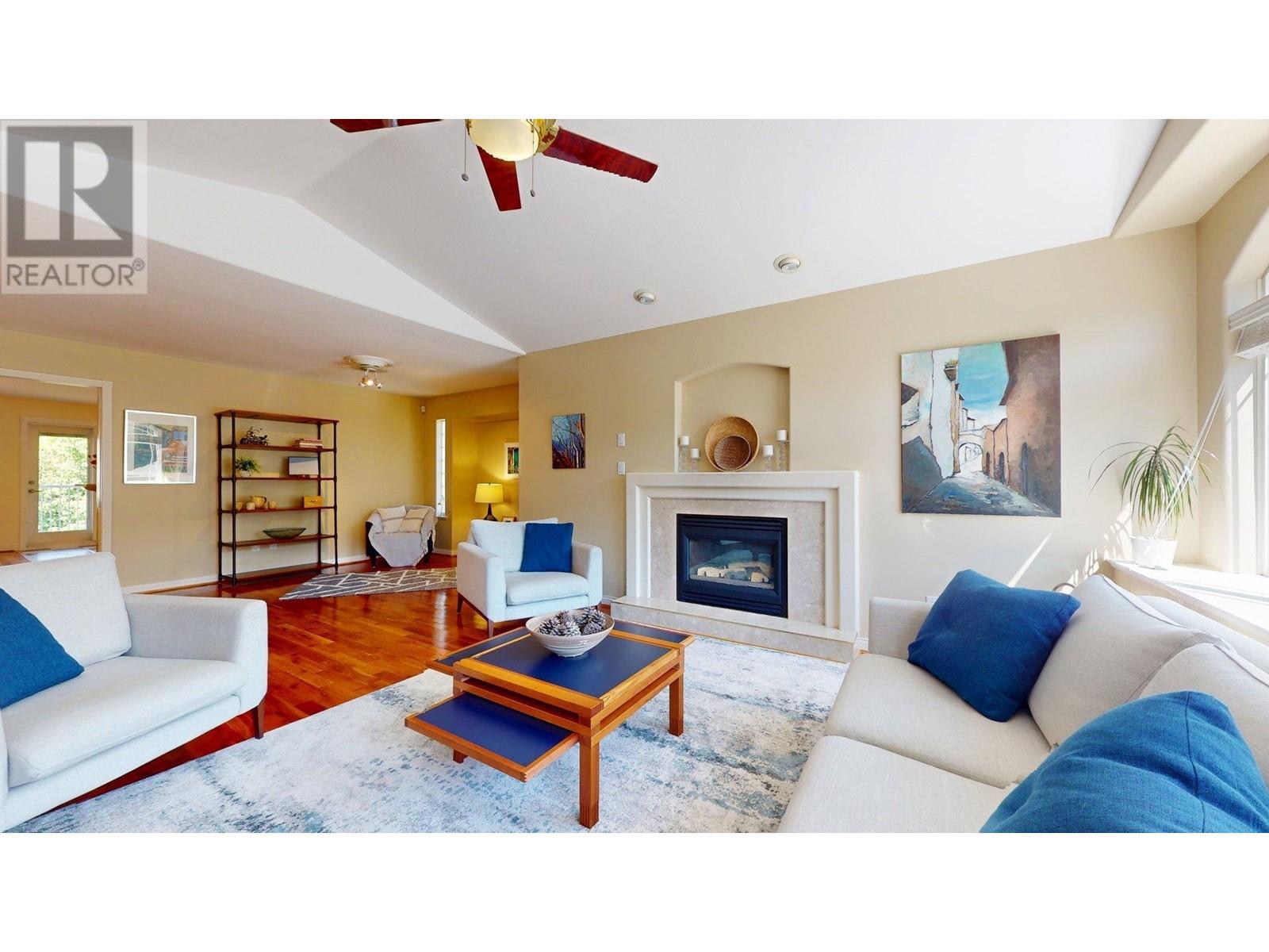 Property at 1022 REGENCY PLACE image 4
